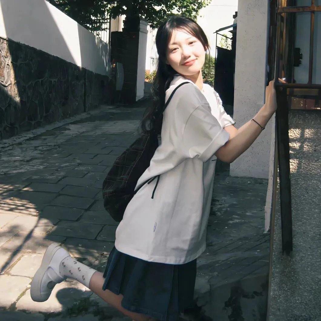 天使脸庞海报